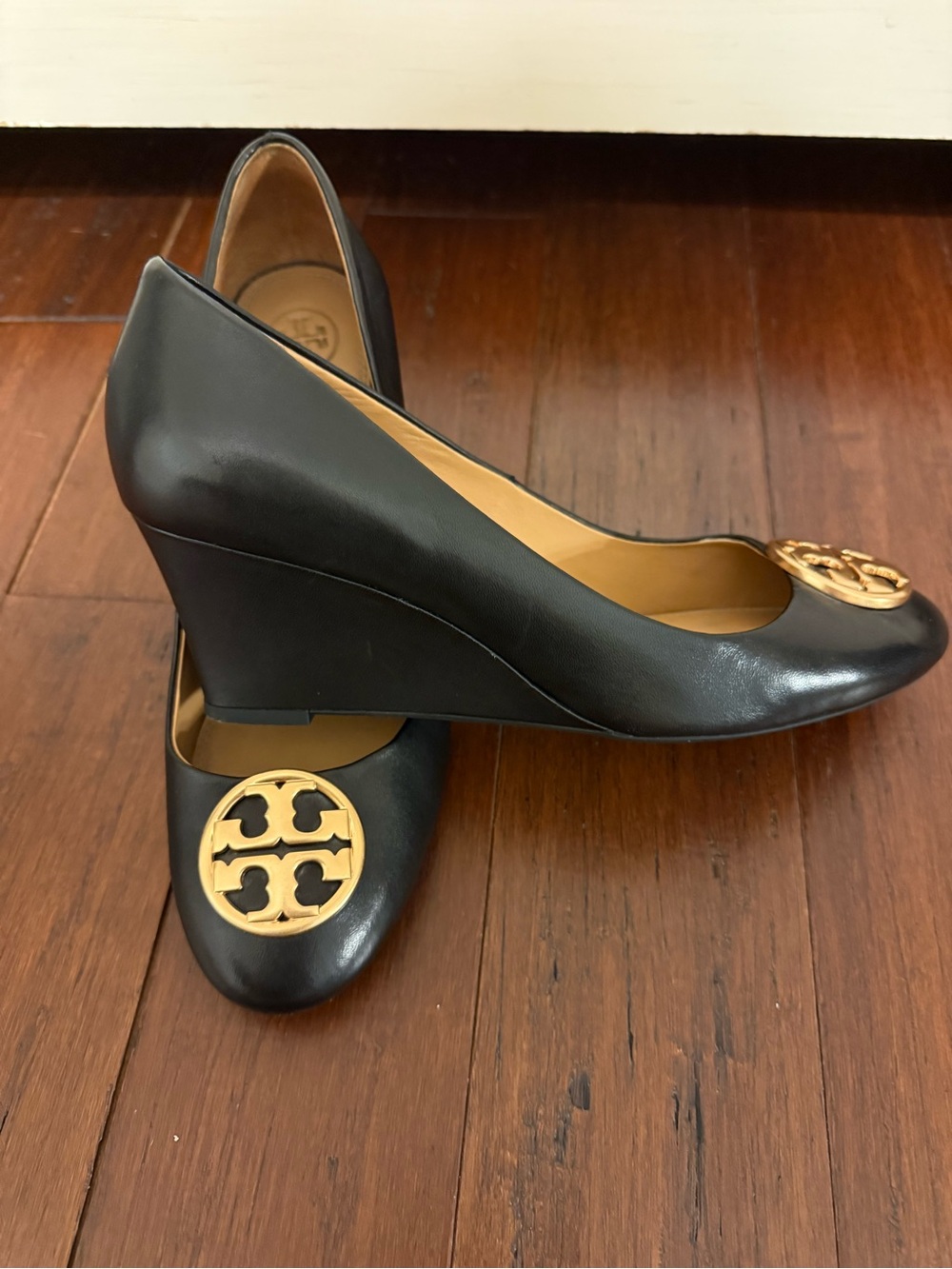 Tory Burch Black Leather Flats with Gold Logo Medallion - Picture 3 of 9